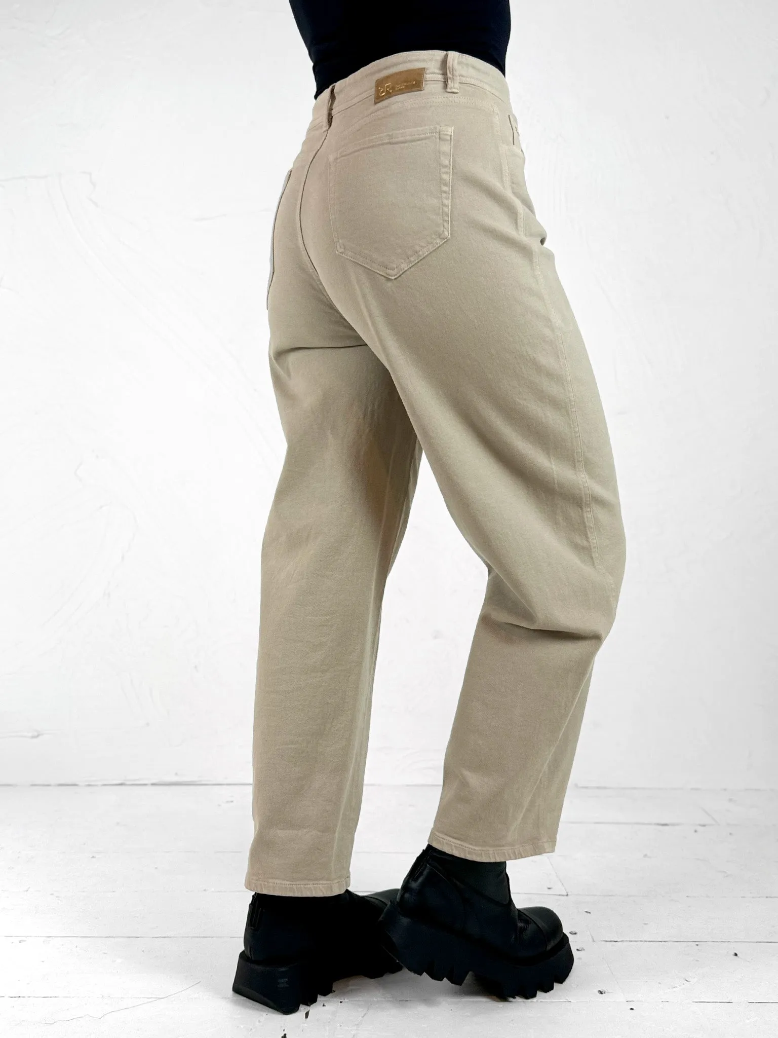 Hanni Barrel Jeans - 2 Colours