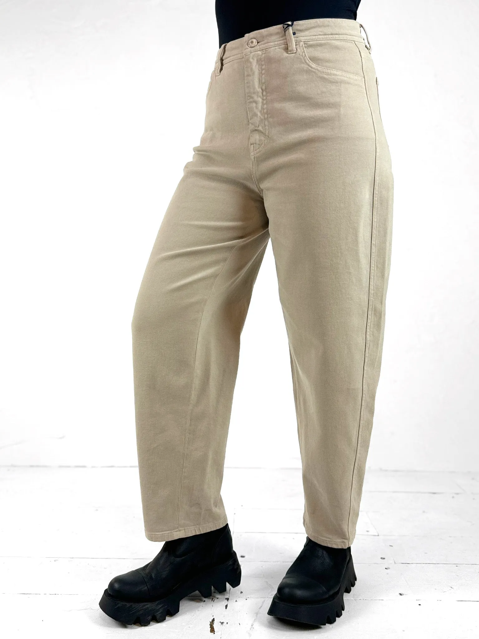 Hanni Barrel Jeans - 2 Colours