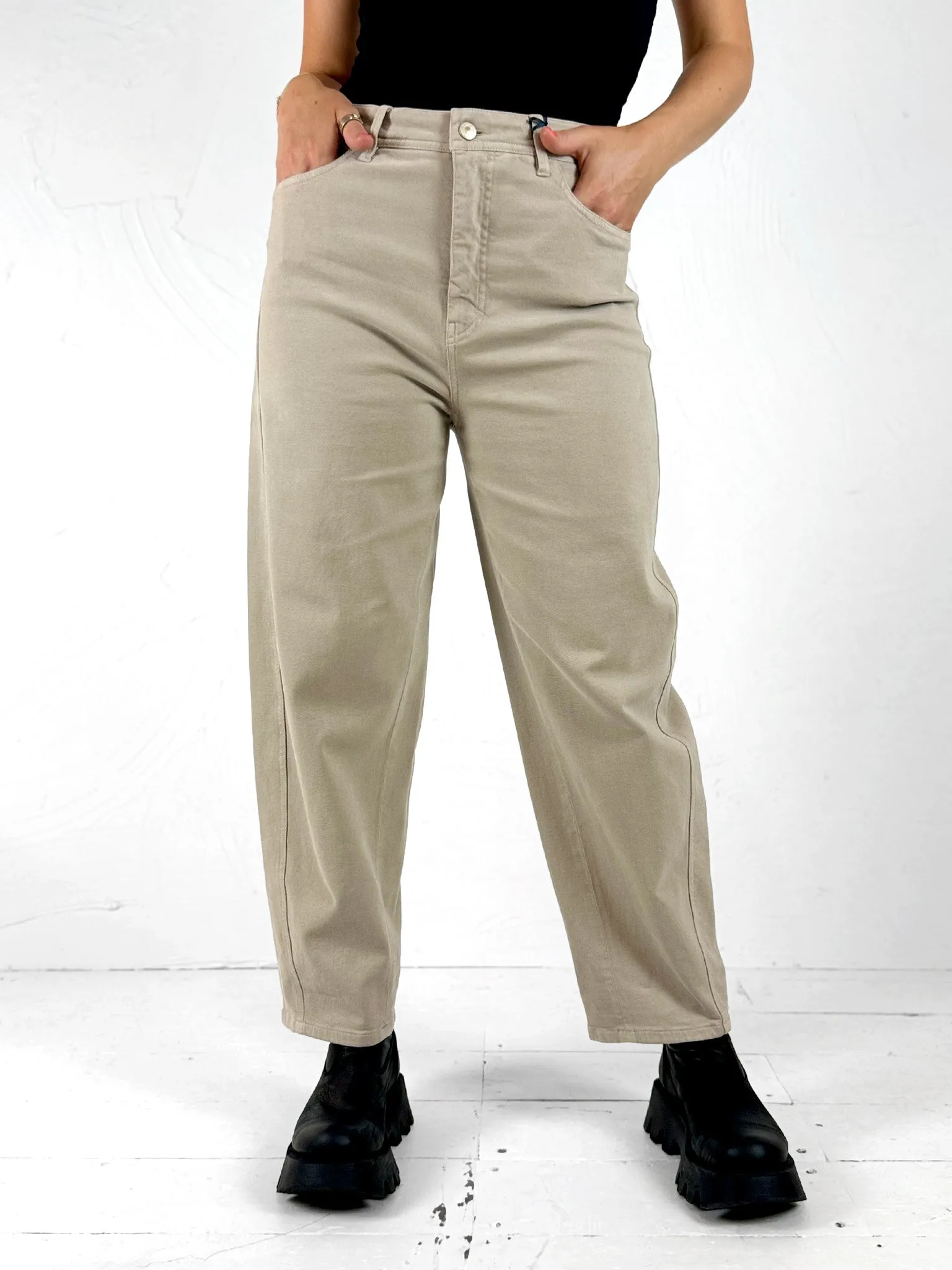 Hanni Barrel Jeans - 2 Colours
